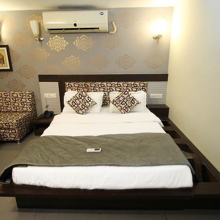 Oyo 4161 Hotel Shailly Inn Ahmedabad Ngoại thất bức ảnh