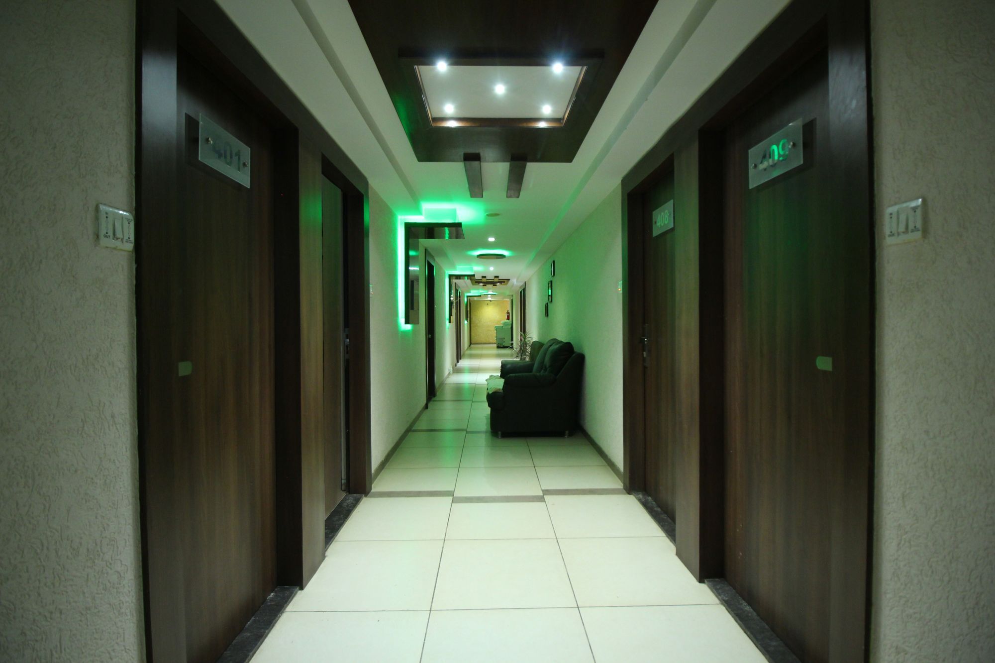 Oyo 4161 Hotel Shailly Inn Ahmedabad Ngoại thất bức ảnh