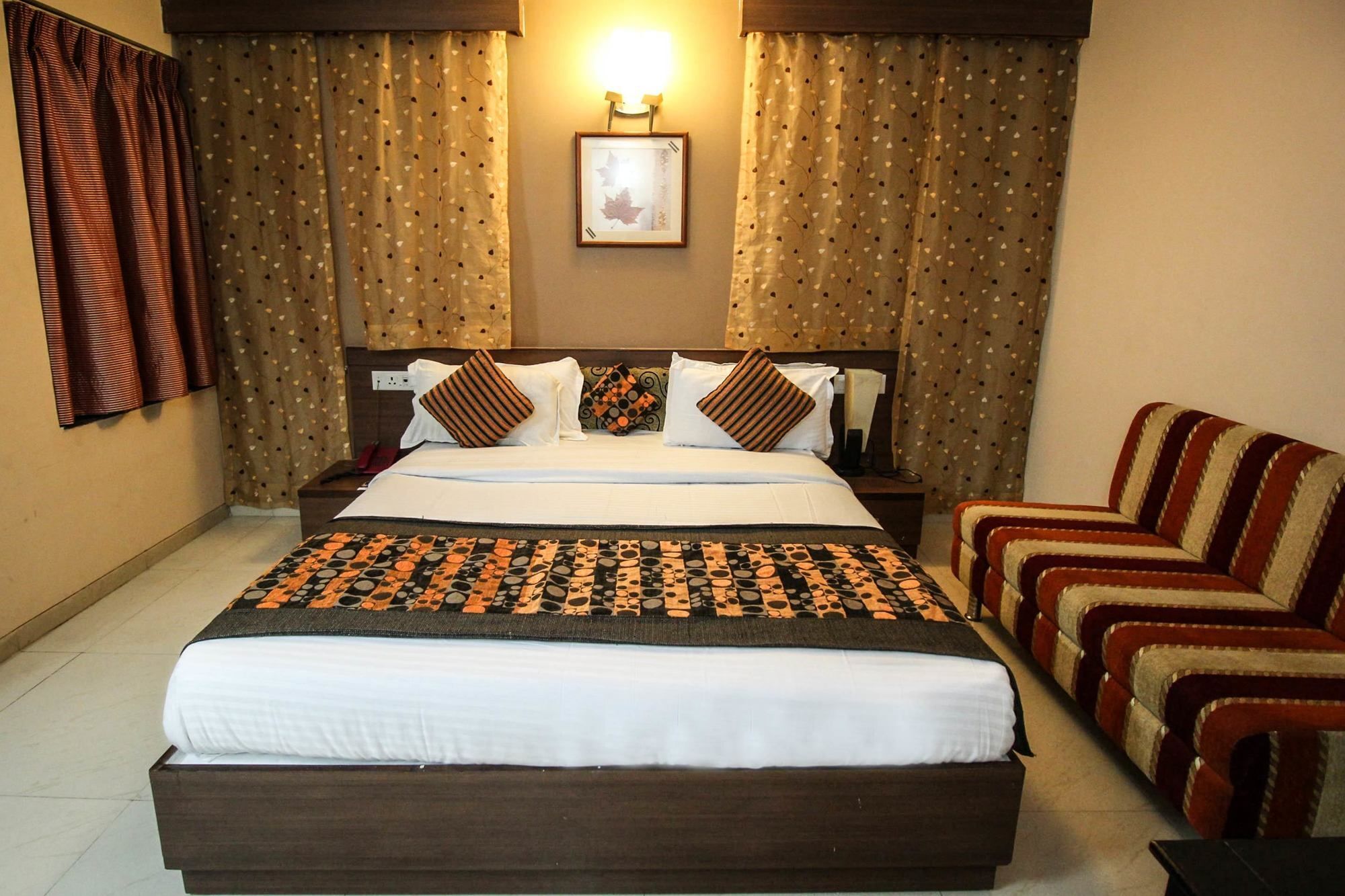 Oyo 4161 Hotel Shailly Inn Ahmedabad Ngoại thất bức ảnh