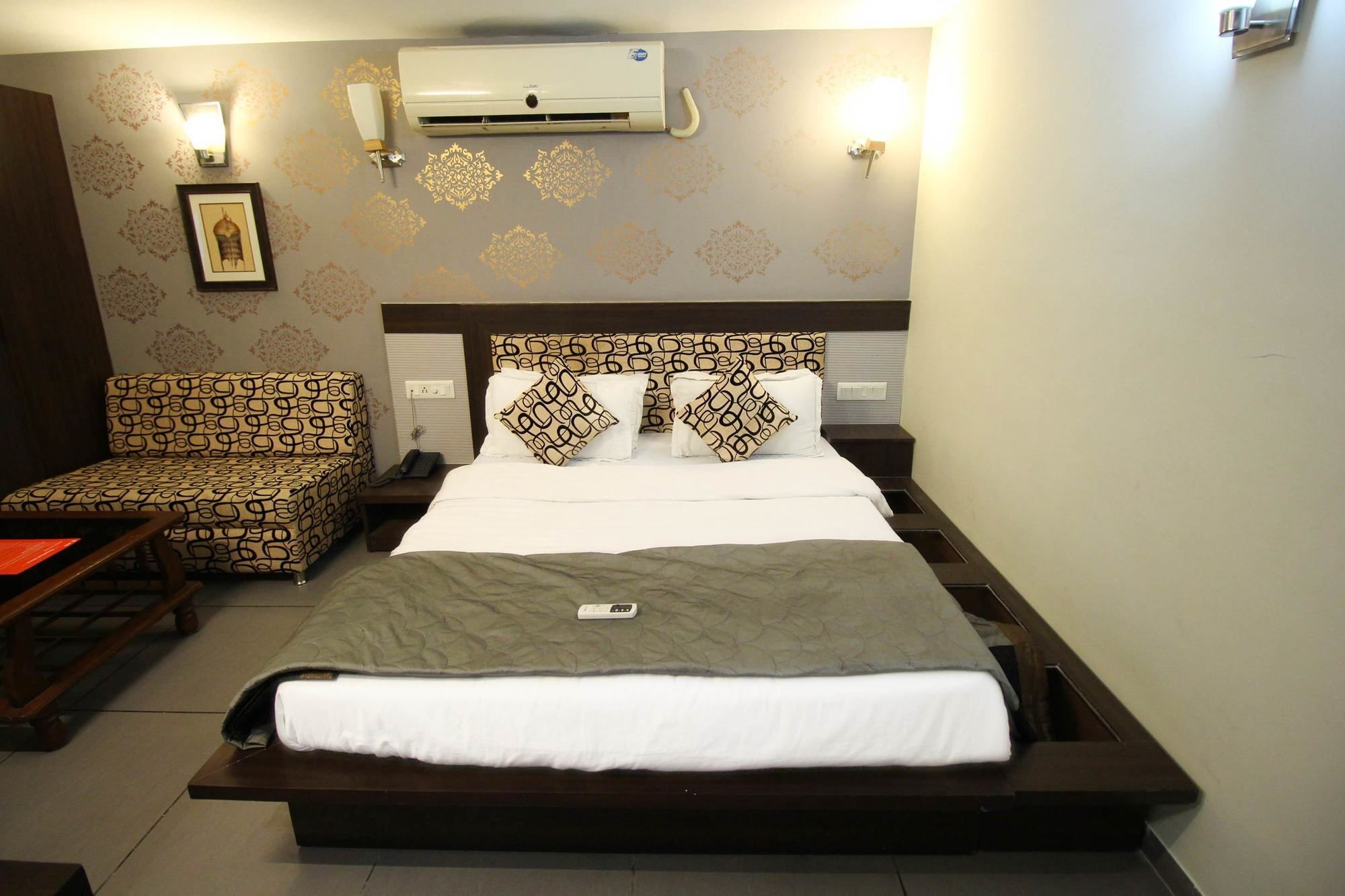 Oyo 4161 Hotel Shailly Inn Ahmedabad Ngoại thất bức ảnh